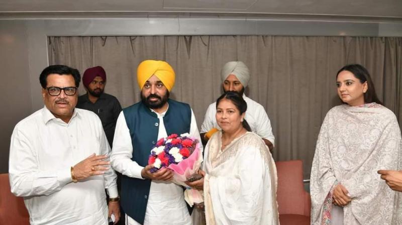 ''ਆਪ'' ''ਚ ਸ਼ਾਮਲ ਹੋਏ ਲੁਧਿਆਣਾ ਦੀ ਮਹਿਲਾ ਕਾਂਗਰਸ ਪ੍ਰਧਾਨ ਤੇ ਕਿਹਾ, 