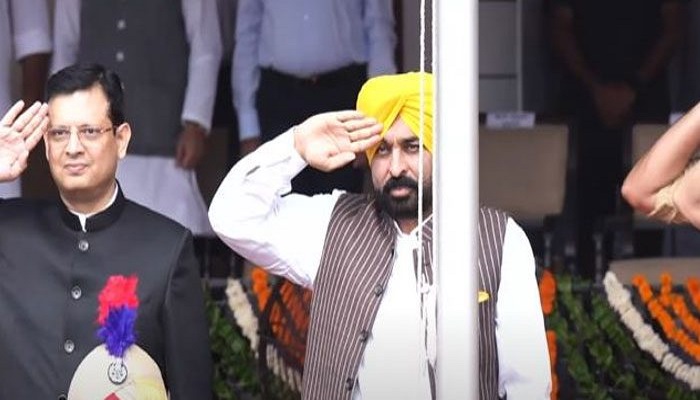 ਮੁੱਖ ਮੰਤਰੀ ਭਗਵੰਤ ਮਾਨ ਨੇ ਆਜ਼ਾਦੀ ਦਿਹਾੜੇ ‘ਤੇ ਪਟਿਆਲਾ ਵਿਖੇ ਲਹਿਰਾਇਆ ਝੰਡਾ, ਆਜ਼ਾਦੀ ਘੁਲਾਟੀਆਂ ਨੂੰ ਕੀਤਾ ਸਿਜਦਾ