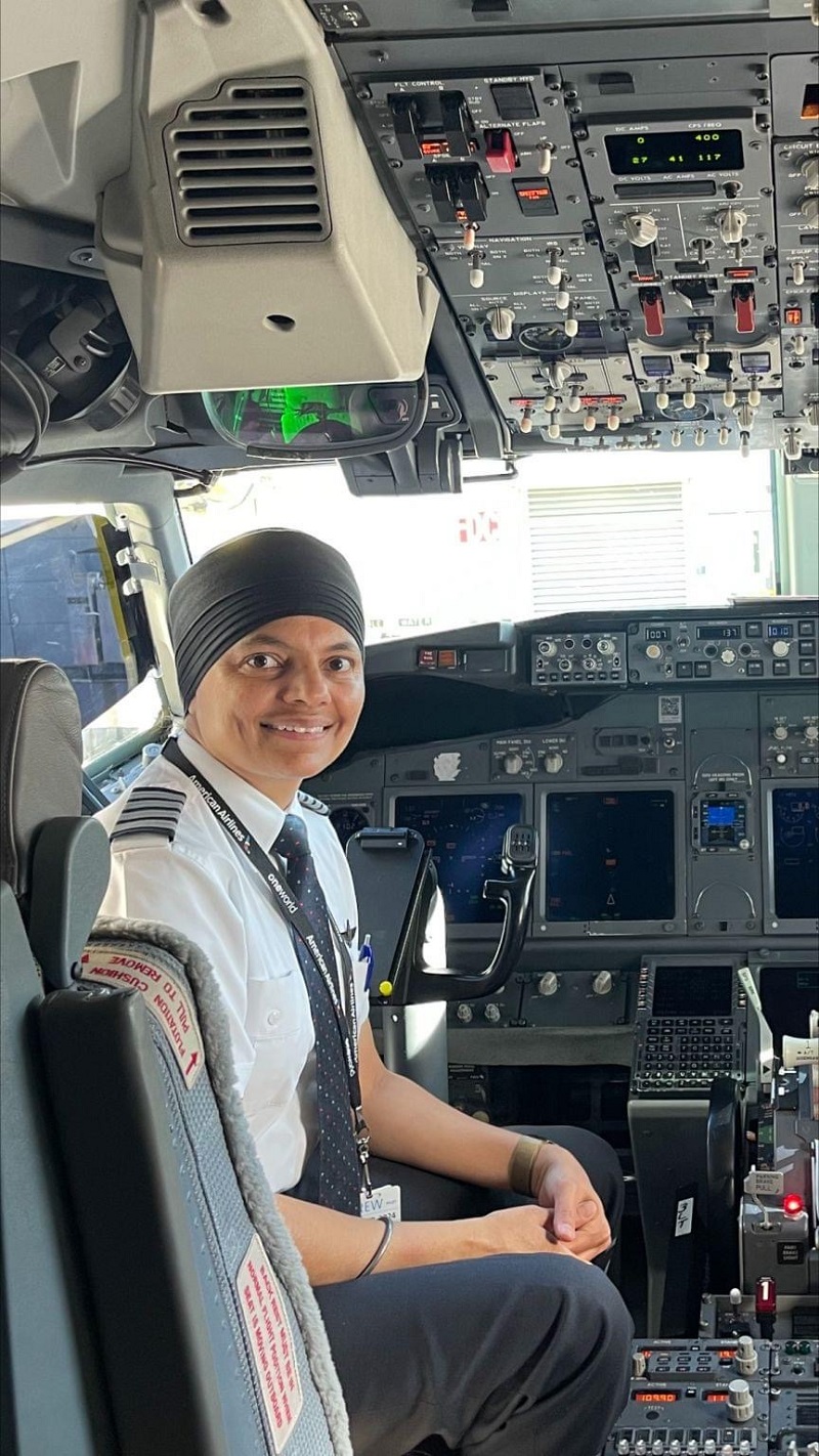 ਅਰਪਿੰਦਰ ਕੌਰ ਨੇ ਅਮਰੀਕਾ ''ਚ ਦਸਤਾਰ ਪਹਿਨਣ ਵਾਲੀ ਪਹਿਲੀ ਭਾਰਤੀ ਸਿੱਖ ਪਾਇਲਟ ਬਣ ਕੇ ਵਧਾਇਆ ਮਾਣ। 