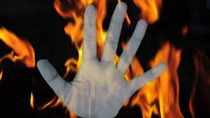 4 ਸਾਲਾ ਧੀ ਨੂੰ ਸ਼ਰਾਬੀ ਪਿਓ ਨੇ ਜ਼ਿੰਦਾ ਸਾੜਿਆ। 