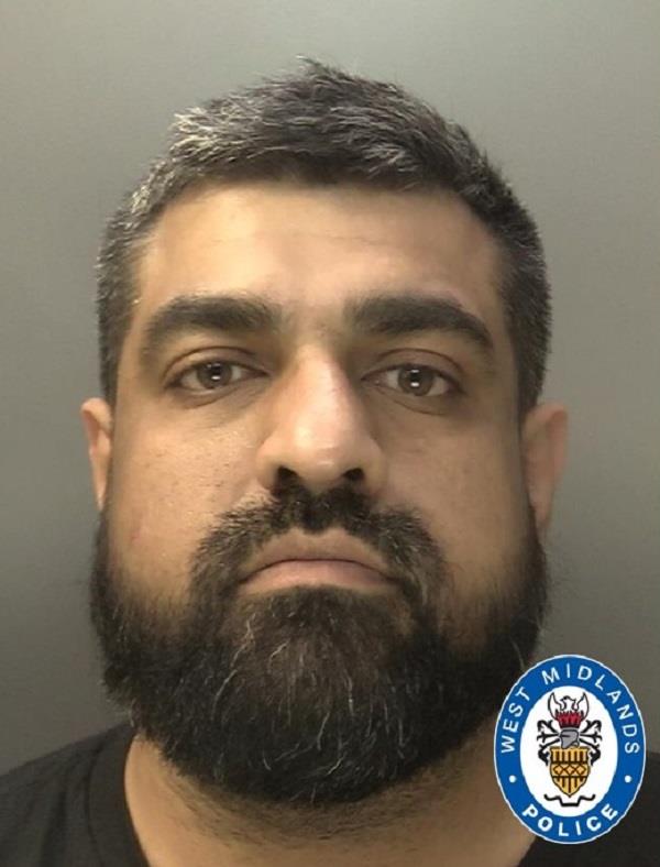  ਭਾਰਤੀ ਮੂਲ ਦੇ ਡਰਾਈਵਰ ਨੂੰ ਬ੍ਰਿਟੇਨ ’ਚ ਨਸ਼ੀਲੇ ਪਦਾਰਥ ਰੱਖਣ ਦੇ ਮਾਮਲੇ ’ਚ ਹੋਈ 7 ਸਾਲ ਦੀ ਜੇਲ੍ਹ। 