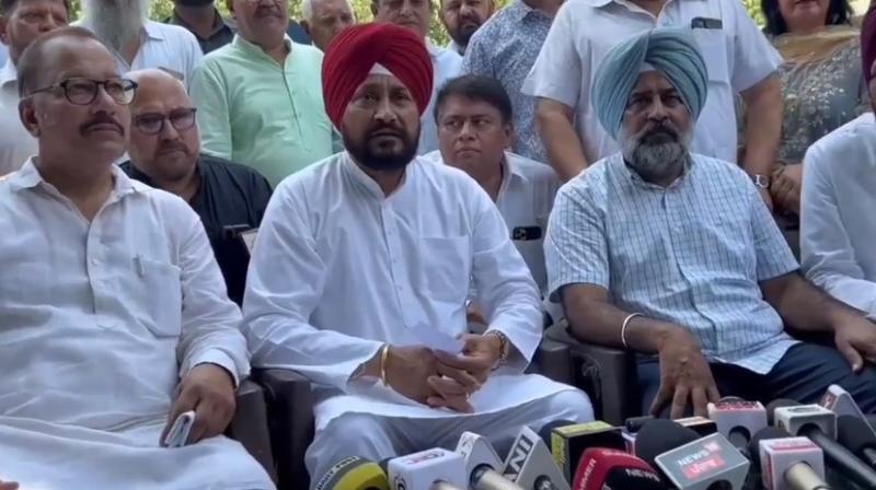 ਭਾਜਪਾ ਦੇ ਕਈ ਆਗੂ ਜਲੰਧਰ ''ਚ ਕਾਂਗਰਸ ''ਚ ਸ਼ਾਮਲ, MP ਚਰਨਜੀਤ ਚੰਨੀ ਨੇ ਕੀਤਾ ਸੁਆਗਤ