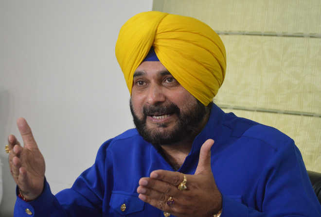ਪੈਨਸ਼ਨ ਧਾਰਕਾਂ ਤੋਂ ਪੈਸੇ ਵਸੂਲਣ ਦੇ ਮੁੱਦੇ ਤੇ ਨਵਜੋਤ ਸਿੱਧੂ ਨੇ ਪੰਜਾਬ ਸਰਕਾਰ ''ਤੇ ਸਾਧਿਆ ਨਿਸ਼ਾਨਾ,ਕਿਹਾ- ਸੂਬੇ ''ਚ ਨਹੀਂ ਕੋਈ ਆਮਦਨ,ਮਾਲੀ ਹਾਲਤ ਖਰਾਬ