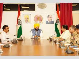 ਗੈਂਗਸਟਰ ਕਲਚਰ ਦੇ ਖਾਤਮੇ ਲਈ ਸਖਤ ਹਦਾਇਤਾਂ ਦੇਂਦੇ ਹੋਏ CM ਮਾਨ ਵੱਲੋਂ DGP ਤੇ AGTF ਚੀਫ਼ ਨਾਲ ਮੀਟਿੰਗ। 