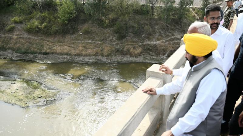 ਘੱਗਰ ਨਦੀ ਦੇ ਨਾਲ ਲਗਦੇ ਇਲਾਕਿਆਂ ’ਚ ਚੱਲ ਰਹੇ ਹੜ੍ਹ ਰੋਕੂ ਕਾਰਜਾਂ ਦਾ ਮੁੱਖ ਮੰਤਰੀ ਨੇ ਲਿਆ ਜਾਇਜ਼ਾ