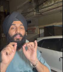 ਕੁੱਲ੍ਹੜ ਪਿੱਜ਼ਾ ਕੱਪਲ ਦੀ ਕਾਰ ''ਤੇ ਕੁਝ ਅਣਪਛਾਤੇ ਹਮਲਾਵਰਾਂ ਨੇ ਕਰ ਦਿੱਤਾ ਹਮਲਾ।