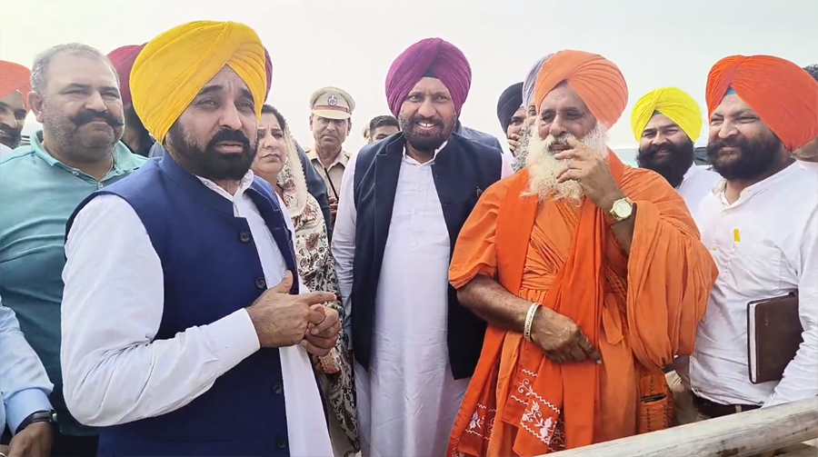 CM ਮਾਨ ਨੇ ਜਲੰਧਰ ਵਿਖੇ ਹੜ੍ਹ ਪ੍ਰਭਾਵਿਤ ਇਲਾਕਿਆਂ ਦਾ ਕੀਤਾ ਦੌਰਾ