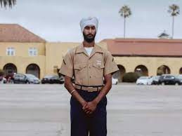  ਪੱਗ ਅਤੇ ਦਾੜ੍ਹੀ ਨਾਲ ਯੂ.ਐੱਸ. ਮਰੀਨ ਕੈਂਪ ''ਚ ਗ੍ਰੈਜੁਏਟ ਹੋ ਕੇ ਸਿੱਖ ਨੇ ਰਚਿਆ ਇਤਿਹਾਸ। 