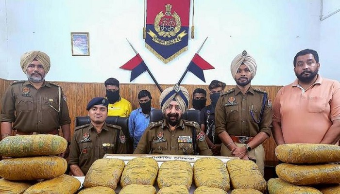 ਲੁਧਿਆਣਾ ਪੁਲਿਸ ਨੇ 22 ਕਿਲੋ ਗਾਂਜੇ ਸਣੇ 4 ਤਸਕਰਾਂ ਨੂੰ ਕੀਤਾ ਗ੍ਰਿਫਤਾਰ,ਡਰੱਗ ਰੈਕੇਟ ਦਾ ਹੋਇਆ ਪਰਦਾਫਾਸ਼ 