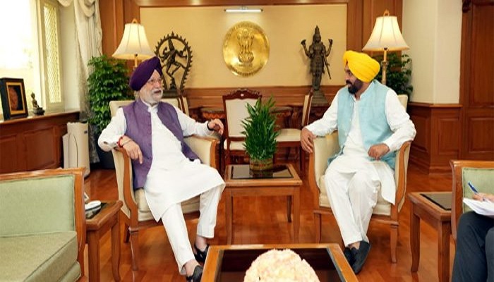 ਕੇਂਦਰੀ ਮੰਤਰੀ ਹਰਦੀਪ ਪੁਰੀ ਨਾਲ CM ਮਾਨ ਨੇ ਕੀਤੀ ਮੁਲਾਕਾਤ, ਕਈ ਮੁੱਦਿਆਂ ‘ਤੇ ਹੋਈ ਚਰਚਾ