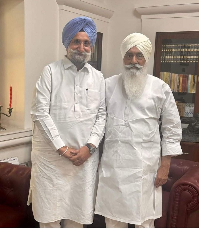 ਡੇਰਾ ਬਿਆਸ ਮੁਖੀ ਗੁਰਿੰਦਰ ਸਿੰਘ ਢਿੱਲੋਂ ਨਾਲ ਸੁਖਜਿੰਦਰ ਰੰਧਾਵਾ ਨੇ ਕੀਤੀ ਮੁਲਾਕਾਤ