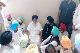 ਨਵਜੋਤ ਸਿੱਧੂ ਬਾਦਲ ਪਰਿਵਾਰ ਨਾਲ ਦੁੱਖ ਵੰਡਾਉਣ ਪਹੁੰਚੇ। 