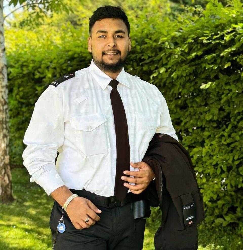 ਇੰਗਲੈਂਡ ’ਚ ਪੁਲਸ ਅਫ਼ਸਰ ਬਣ ਸਿਲਾਈ ਮਸ਼ੀਨ ਕਾਰੋਬਾਰੀ ਦੇ ਪੁੱਤਰ ਨੇ ਚਮਕਾਇਆ ਪੰਜਾਬ ਦਾ ਨਾਂ