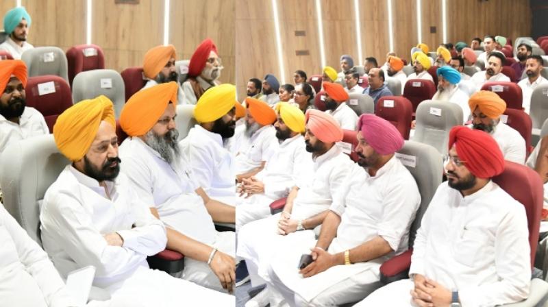 ਅੰਮ੍ਰਿਤਸਰ ਅਤੇ ਫ਼ਤਿਹਗੜ੍ਹ ਸਾਹਿਬ ਲੋਕ ਸਭਾ ਹਲਕਿਆਂ ਦੇ ਆਪ ਆਗੂਆਂ ਨਾਲ ਮੁੱਖ ਮੰਤਰੀ ਭਗਵੰਤ ਮਾਨ ਨੇ ਕੀਤੀ ਮੀਟਿੰਗ