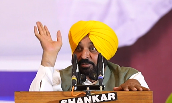 CM ਮਾਨ ਪੁੱਜੇ ਜਲੰਧਰ-ਬੋਲੇ ਹਰ ਵਿਭਾਗ ਨੂੰ ਕਰਾਂਗੇ ਪਾਰਦਰਸ਼ੀ,ਬਿਨ੍ਹਾਂ ਸਿਫ਼ਾਰਿਸ਼ ਨੌਜਵਾਨਾਂ ਨੂੰ ਦੇਵਾਂਗੇ ਨੌਕਰੀਆਂ