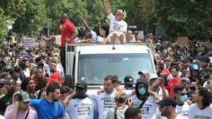 ਫਰਾਂਸ ''ਚ ਪੁਲਸ ਗੋਲੀਬਾਰੀ ''ਚ ਮਾਰੇ ਗਏ ਨਾਬਾਲਗ ਦੀ ਨਾਨੀ ਨੇ ਲੋਕਾਂ ਨੂੰ ਕੀਤੀ ਸ਼ਾਂਤੀ ਦੀ ਅਪੀਲ। 