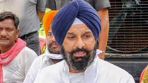  ਸਿਆਸਤ ਛੱਡਣ ਦੀ ਗੱਲ ਕੀਤੀ ਬਿਕਰਮ ਮਜੀਠੀਆ ਨੇ , ਟਵਿੱਟਰ ’ਤੇ ਪੋਸਟ ਪਾਈ। 