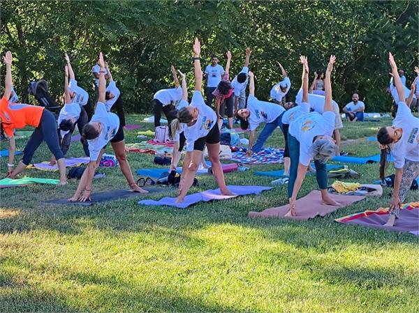 ਇਟਲੀ ਦੇ ਬੁਲਜਾਨੋ ਵਿਖੇ ਆਯੋਜਿਤ ਯੋਗ ਕੈਂਪ ਚ ਇਟਾਲੀਅਨ ਤੇ ਭਾਰਤੀਆਂ ਨੇ ਲਿਆ ਹਿੱਸਾ। 