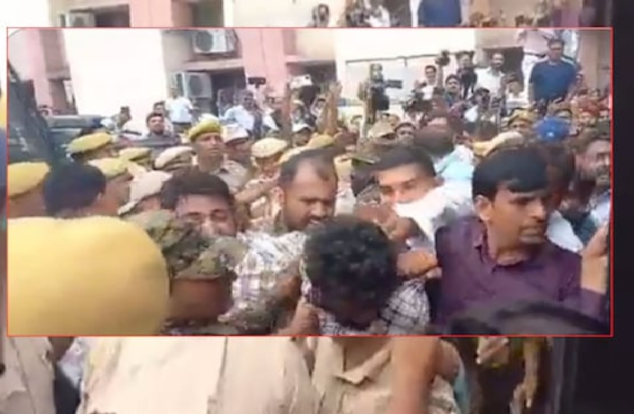 ਉਦੈਪੁਰ ਹੱਤਿਆ ਕਾਂਡ ਵਿੱਚ  ਜੈਪੁਰ ਅਦਾਲਤ ਵਿਚ ਪੇਸ਼ੀ ਦੌਰਾਨ ਮੁਲਜ਼ਮਾਂ ਨਾਲ ਹੋਇ  ਕੁੱਟਮਾਰ