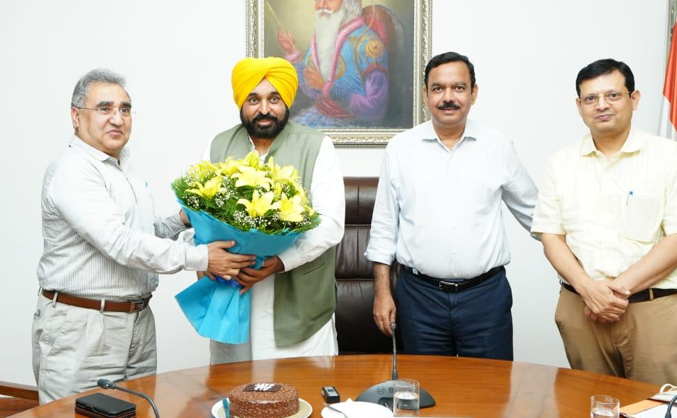 ਅੱਜ ਰਿਟਾਇਰ ਹੋਏ ਮੁੱਖ ਸਕੱਤਰ ਵੀਕੇ ਜੰਜੂਆ, ਕੱਲ੍ਹ ਤੋਂ ਅਨੁਰਾਗ ਵਰਮਾ ਸੰਭਾਲਣਗੇ ਚੀਫ ਸਕੱਤਰ ਦਾ ਅਹੁਦਾ