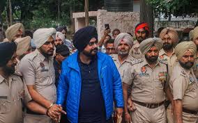    ਨਵਜੋਤ ਸਿੱਧੂ ਪਟਿਆਲਾ ਜੇਲ੍ਹ ’ਚੋਂ ਰਿਹਾਅ ਹੋਣ ਤੋਂ ਬਾਅਦ ਇਕ ਵਾਰ ਫੇਰ ਗਰਜੇ। 