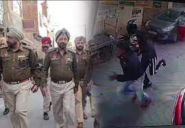  ਪੁਲਸ ਤੇ ਗੈਂਗਸਟਰਾਂ ਵਿਚਕਾਰ ਅੰਮ੍ਰਿਤਸਰ ''ਚ ਮੁਕਾਬਲਾ, ਚੱਲੀਆਂ ਤਾਬੜਤੋੜ ਗੋਲੀਆਂ, ਦੋ ਹੌਏ ਗ੍ਰਿਫ਼ਤਾਰ। 