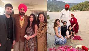 ਨਵਜੋਤ ਸਿੱਧੂ ਦੇ ਪੁੱਤਰ ਕਰਨ ਦੀ ਹੋਈ ਮੰਗਣੀ, ਗੰਗਾ ਕਿਨਾਰੇ ਹੋਈ ਸਿੱਧੂ ਦੇ ਪੁੱਤ ਦੀ ਕੁੜਮਾਈ ।