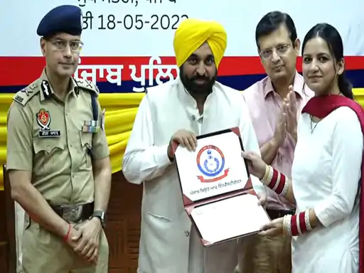 ਨਵ-ਨਿਯੁਕਤ ਕਰਮਚਾਰੀਆਂ ਨੂੰ CM ਮਾਨ ਨੇ ਸੌਂਪੇ ਨਿਯੁਕਤੀ ਪੱਤਰ,ਪੰਜਾਬ ਪੁਲਿਸ ਦਾ ਹਿੱਸਾ ਬਣੇ 144 ਨੌਜਵਾਨ 