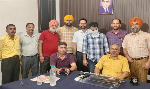 ਵਿਜੀਲੈਂਸ ਬਿਊਰੋ ਵੱਲੋਂ ਰਿਸ਼ਵਤ ਲੈਂਦਾ ਪਟਵਾਰੀ ਗ੍ਰਿਫ਼ਤਾਰ