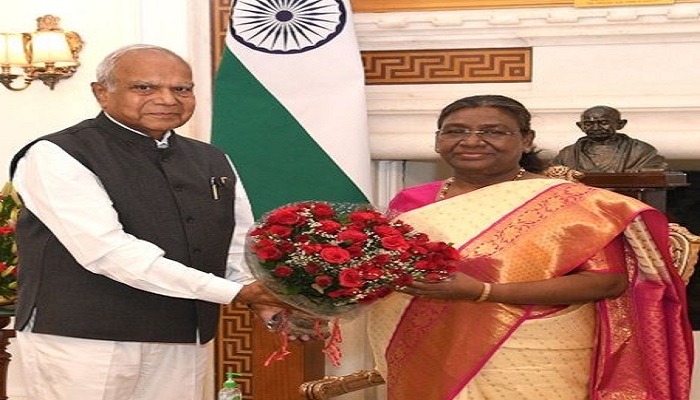 ਰਾਸ਼ਟਰਪਤੀ ਮੁਰਮੂ ਨਾਲ ਪੰਜਾਬ ਦੇ ਰਾਜਪਾਲ ਬਨਵਾਰੀਲਾਲ ਪੁਰੋਹਿਤ ਨੇ ਕੀਤੀ ਮੁਲਾਕਾਤ