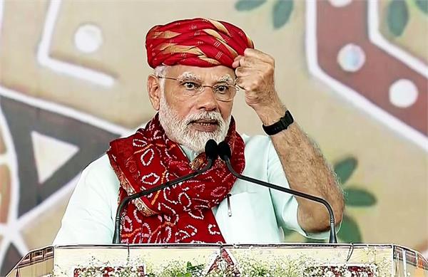 PM ਮੋਦੀ ਨੇ ਕਿਹਾ:- ਪ੍ਰਚਾਰ ''ਤੇ ਖਰਚ ਕੀਤੇ ਬਿਨਾਂ ਗੁਜਰਾਤ ''ਚ ਵਿਕਾਸ ਪ੍ਰਾਜੈਕਟ ਲਾਗੂ ਕੀਤੇ ਗਏ। 