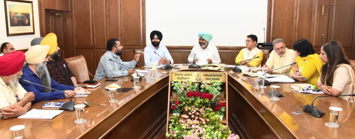 ਜਲਦੀ ਹੀ ਠੇਕਾ ਮੁਲਾਜ਼ਮਾਂ ਨੂੰ ਕੀਤਾ ਜਾਵੇਗਾ  ਰੈਗੂਲਰ, ਮੁਲਾਜ਼ਮ ਯੂਨੀਅਨਾਂ ਨੂੰ ਕੈਬਨਿਟ ਸਬ ਕਮੇਟੀ ਵੱਲੋਂ ਭਰੋਸਾ