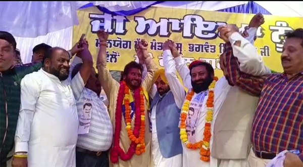 ਜਲੰਧਰ ਵਿਖੇ ਚੰਦਨ ਗਰੇਵਾਲ ਅਕਾਲੀ ਦਲ ਨੂੰ ਅਲਵਿਦਾ ਕਹਿ ਕੇ ''ਆਪ'' ''ਚ ਹੋਏ ਸ਼ਾਮਲ। 