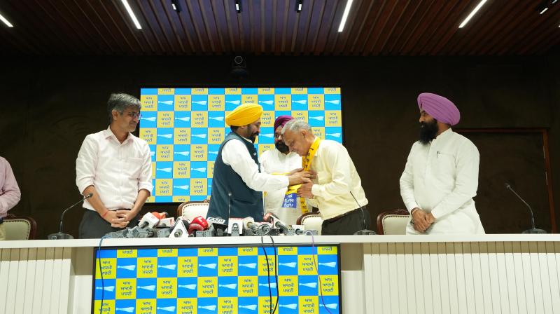 ਬੰਗਾ ਤੋਂ ਅਕਾਲੀ ਦਲ ਦੇ ਵਿਧਾਇਕ ਡਾ. ਸੁਖਵਿੰਦਰ ਸੁੱਖੀ ''ਆਪ'' ''ਚ ਹੋਏ ਸ਼ਾਮਲ