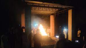 ਅੱਧੀ ਰਾਤ ਨੂੰ ਕੀਤਾ ਸਸਕਾਰ ਐਨਕਾਊਂਟਰ ''ਚ ਮਾਰੇ ਗਏ ਗੈਂਗਸਟਰ ਮੰਨੂ ਕੁੱਸਾ ਤੇ ਜਗਰੂਪ ਰੂਪਾ ਦਾ।