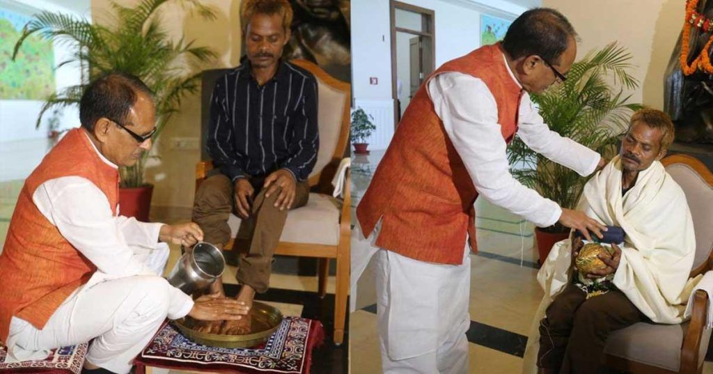 ਪਿਸ਼ਾਬ ਕਾਂਡ ਦਾ ਸ਼ਿਕਾਰ ਹੋਏ ਆਦੀਵਾਸੀ ਦਸ਼ਮਤ ਰਾਵਤ ਦੇ CM ਸ਼ਿਵਰਾਜ ਨੇ ਪੈਰ ਧੋ ਕੇ ਕੀਤਾ ਸਨਮਾਨ,ਮੰਗੀ ਮੁਆਫ਼ੀ