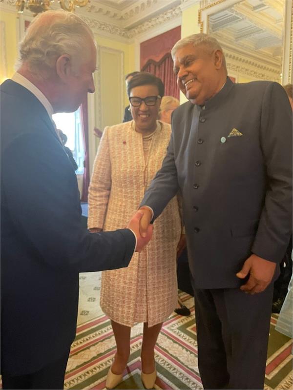 ਬ੍ਰਿਟੇਨ ''ਚ ਤਾਜਪੋਸ਼ੀ ਸਮਾਰੋਹ ਦੇ ਚਲਦੇ ਉਪ ਰਾਸ਼ਟਰਪਤੀ ਧਨਖੜ ਨੇ ਲੰਡਨ ''ਚ ਕਿੰਗ ਚਾਰਲਸ III ਨਾਲ ਕੀਤੀ ਮੁਲਾਕਾਤ