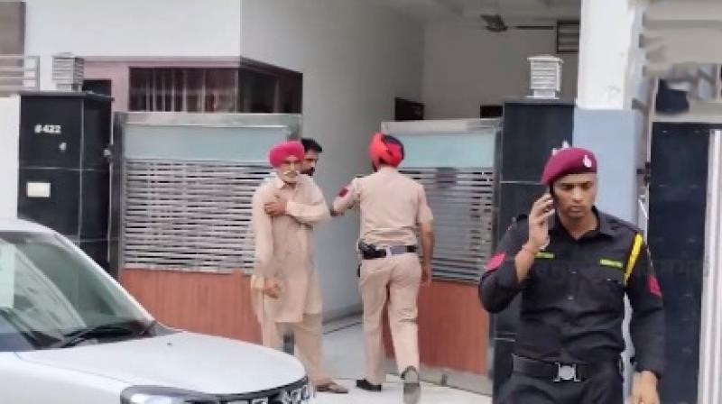 ਫਾਜ਼ਿਲਕਾ ਦੇ ਡਰੱਗ ਇੰਸਪੈਕਟਰ ਦੇ 24 ਬੈਂਕ ਖਾਤਿਆਂ ''ਚੋਂ ਮਿਲੇ 6.19 ਕਰੋੜ ਰੁਪਏ, ਵਿਦੇਸ਼ੀ ਕਰੰਸੀ ਵੀ ਬਰਾਮਦ