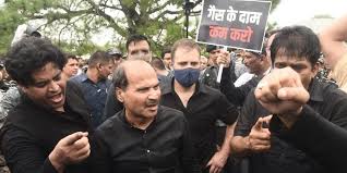 ਪੁਲਿਸ ਨੇ ਰਾਹੁਲ ਗਾਂਧੀ-ਪ੍ਰਿਅੰਕਾ ਗਾਂਧੀ ਨੂੰ ਲਿਆ ਹਿਰਾਸਤ ''ਚ, ਧਾਰਾ 144 ਲਾਗੂ।