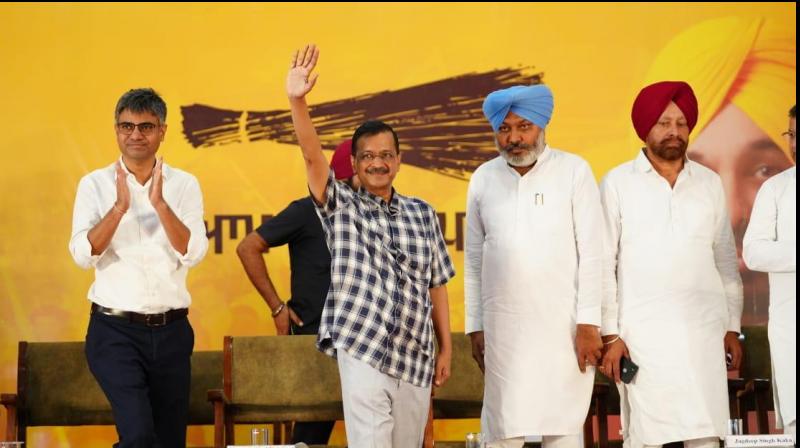 ਆਪ ਦੇ ਕੌਮੀ ਕਨਵੀਨਰ ਅਤੇ ਦਿੱਲੀ ਦੇ ਮੁੱਖ ਮੰਤਰੀ ਅਰਵਿੰਦ ਕੇਜਰੀਵਾਲ ਨੇ ਫਿਰੋਜ਼ਪੁਰ ''ਚ ਵਪਾਰੀਆਂ ਨਾਲ ਕੀਤੀ ਮੀਟਿੰਗ 