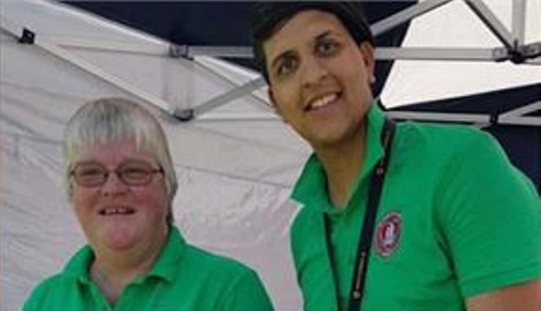 ਐਂਬੂਲੈਂਸ ਤੋਂ ਪਹਿਲਾਂ ਭਾਰਤੀ ਇੰਜੀਨੀਅਰ ਨੇ ਪਹੁੰਚ ਕੇ  ਬ੍ਰਿਟਿਸ਼ ਨਾਗਰਿਕਾਂ ਦੀ ਕੀਤੀ ਸੀ ਮਦਦ। ਮੈਡਲ ਨਾਲ ਕੀਤਾ ਗਿਆ ਸਨਮਾਨਿਤ ।