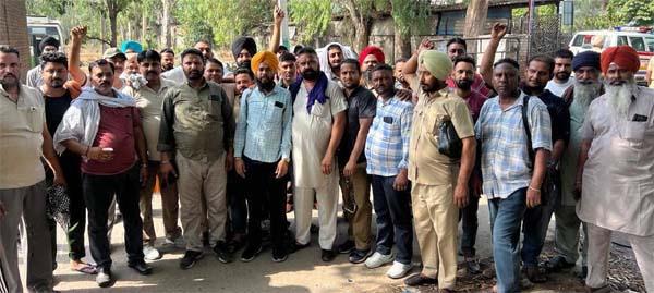 14 ਘੰਟੇ ਬੱਸਾਂ ਦਾ ਪਨਬੱਸ ਠੇਕਾ ਕਰਮਚਾਰੀਆਂ ਨੇ ਰੱਖਿਆ ਚੱਕਾ ਜਾਮ, ਪਿਆ ਲੱਖਾਂ ਦਾ ਘਾਟਾ