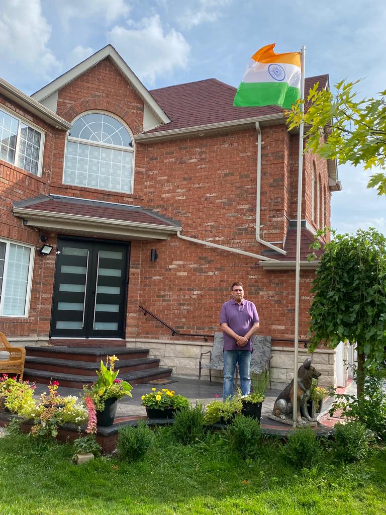 ਹਿੰਦੁਸਤਾਨ ਪੋਸਟ’ ਦੇ ਚੀਫ ਐਡੀਟਰ ਜੋਗਿੰਦਰ ਬਾਸੀ ਅਤੇ ਮੈਨੇਜਿੰਗ ਐਡੀਟਰ ਗੁਰਭੇਜ ਸਿੱਧੂ ਦੇ ਘਰ ਲਹਿਰਾਇਆ ਤਿਰੰਗਾ