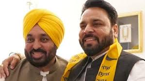 ਪੰਜਾਬ ''ਚ ਹੁਸ਼ਿਆਰਪੁਰ ਤੋਂ ਬਸਪਾ ਦੇ ਉਮੀਦਵਾਰ ਰਾਕੇਸ਼ ਸੁਮਨ ''ਆਪ'' ''ਚ ਹੋਏ ਸ਼ਾਮਲ