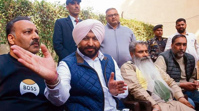  5 ਮਾਰਚ ਨੂੰ MP ਰਵਨੀਤ ਬਿੱਟੂ ਦੇਣਗੇ ਗ੍ਰਿਫ਼ਤਾਰੀ, ਕਾਂਗਰਸ ਦੀ ਮੀਟਿੰਗ ''ਚ ਹੰਗਾਮਾ 