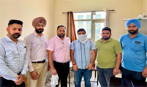 ਵਿਜੀਲੈਂਸ ਬਿਊਰੋ ਵੱਲੋਂ ਇਕ ਲੱਖ ਰੁਪਏ ਰਿਸ਼ਵਤ ਲੈਂਦਾ ਜੂਨੀਅਰ ਇੰਜੀਨੀਅਰ ਹੋਇਆ ਗ੍ਰਿਫ਼ਤਾਰ