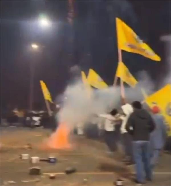 SFJ ਤੇ ਕੱਟੜਵਾਦੀ ਖ਼ਾਲਿਸਤਾਨੀ ਗਰੁੱਪ ਨੇ ਦੀਵਾਲੀ ਮਨਾ ਰਹੇ ਭਾਰਤੀ ਵਿਦਿਆਰਥੀਆਂ ਦਾ ਕੈਨੇਡਾ ’ਚ ਕੀਤਾ ਵਿਰੋਧ। 