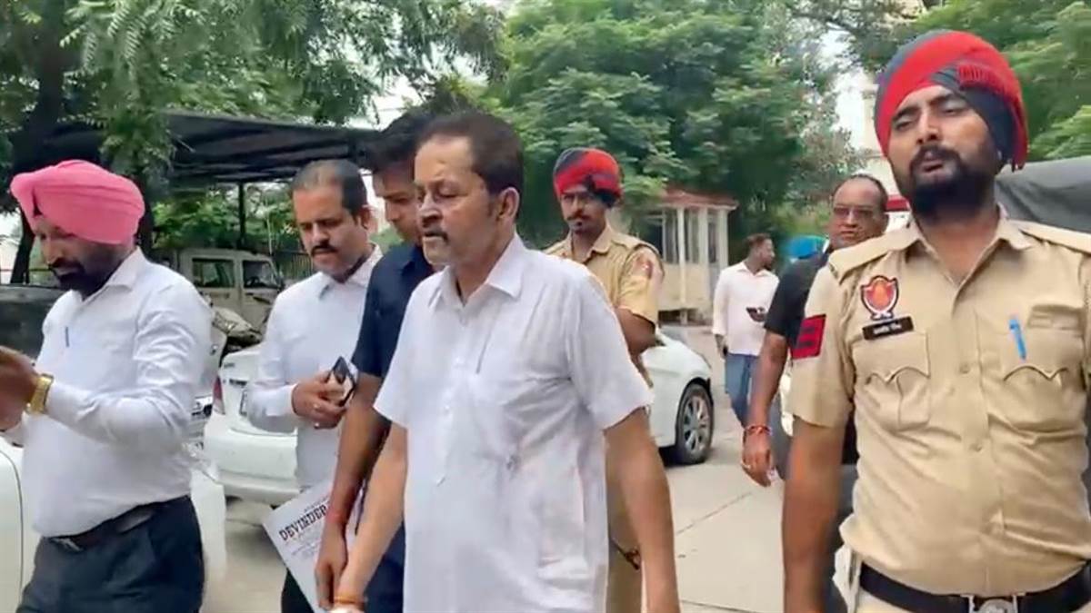 ਵੱਡੀ ਖ਼ਬਰ: ਸ਼ਿਵ ਸੈਨਾ ਆਗੂ ਹਰੀਸ਼ ਸਿੰਗਲਾ ਗ੍ਰਿਫ਼ਤਾਰ,ਸੋਸ਼ਲ ਮੀਡਿਆ ''ਤੇ ਪਾਈ ਸੀ ਭੜਕਾਊ ਪੋਸਟ