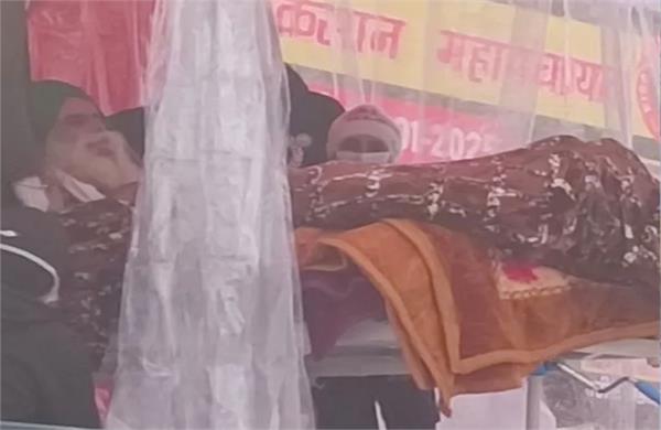 ਖਨੌਰੀ ਬਾਰਡਰ ''ਤੇ ਮਹਾਪੰਚਾਇਤ ''ਚ ਡੱਲੇਵਾਲ ਸਟਰੈਚਰ ''ਤੇ ਰੱਖ ਸਟੇਜ ''ਤੇ ਲਿਆਂਦੇ ਗਏ 