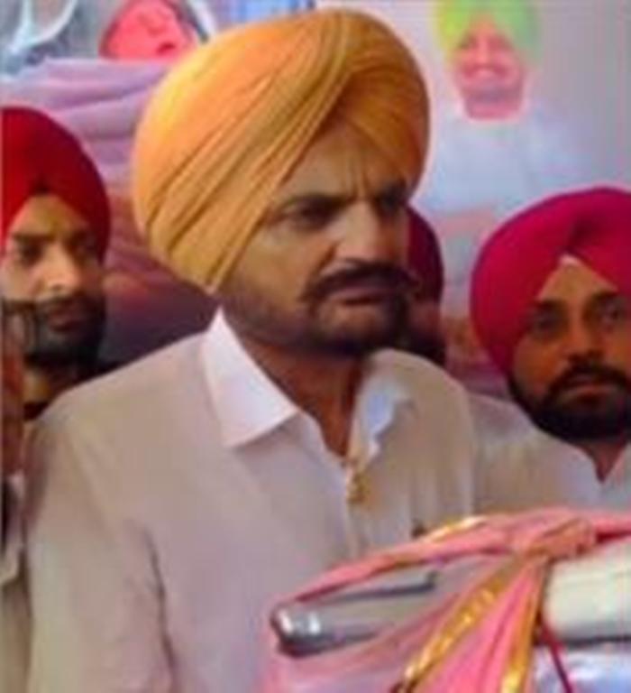 ਪਾਲ ਸਮਾਓਂ ਨਿੱਕੇ ਸਿੱਧੂ ਦੇ ਜਨਮ ਦੀ ਖੁਸ਼ੀ ''ਚ ਖੀਵੇ ਹੋਇਆ , ਮੂਸੇਵਾਲਾ ਦੇ ਪਰਿਵਾਰ ਨੂੰ ਦਿੱਤੇ ਤੋਹਫ਼ੇ